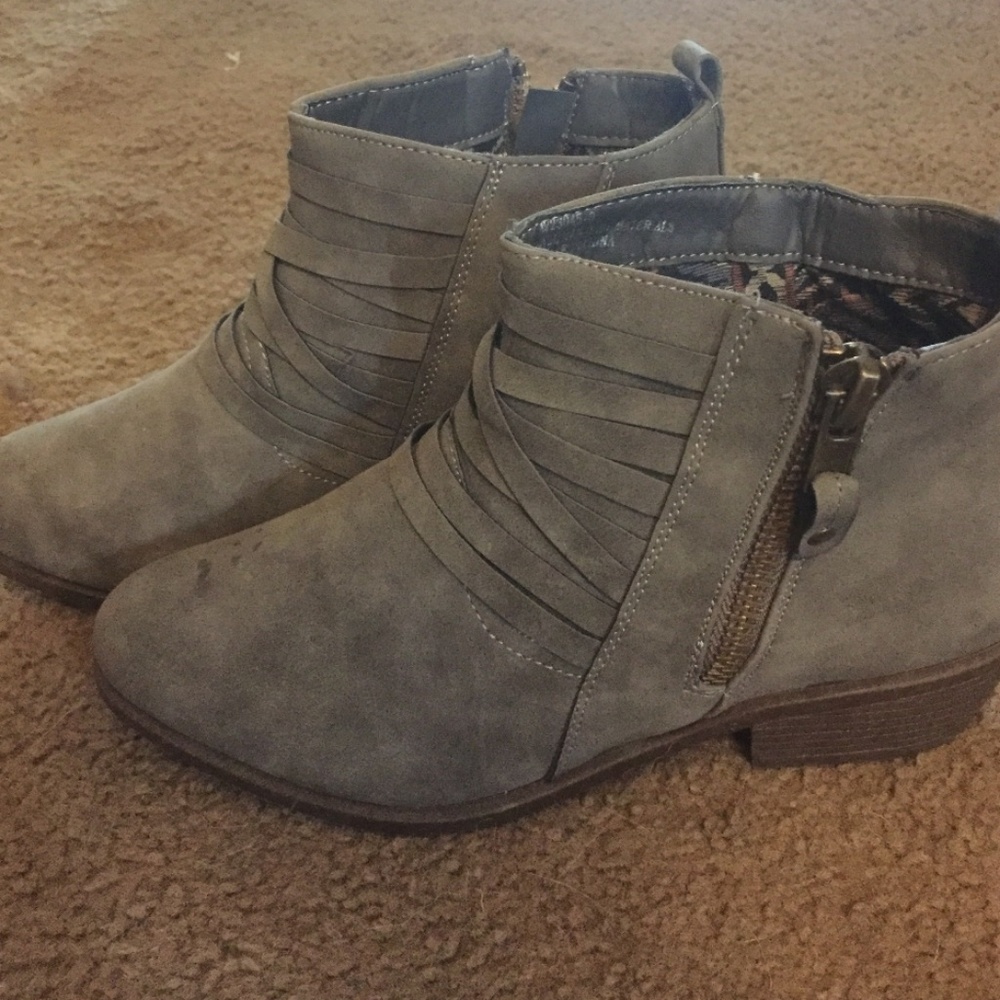 Gray Rue 21 booties